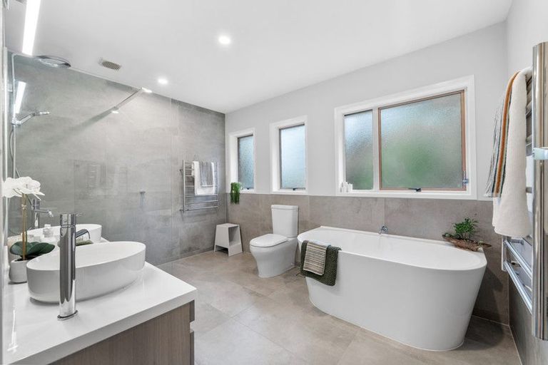 Photo of property in 54 Saddleback Rise, Murrays Bay, Auckland, 0630