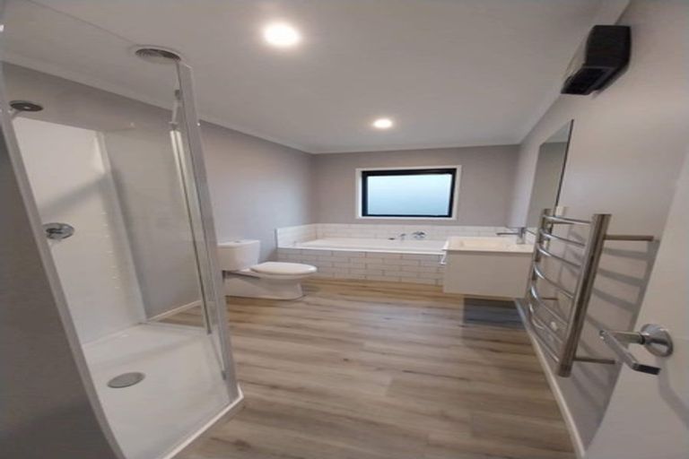 Photo of property in 10 Wheat Street, Jacks Point, Queenstown, 9371