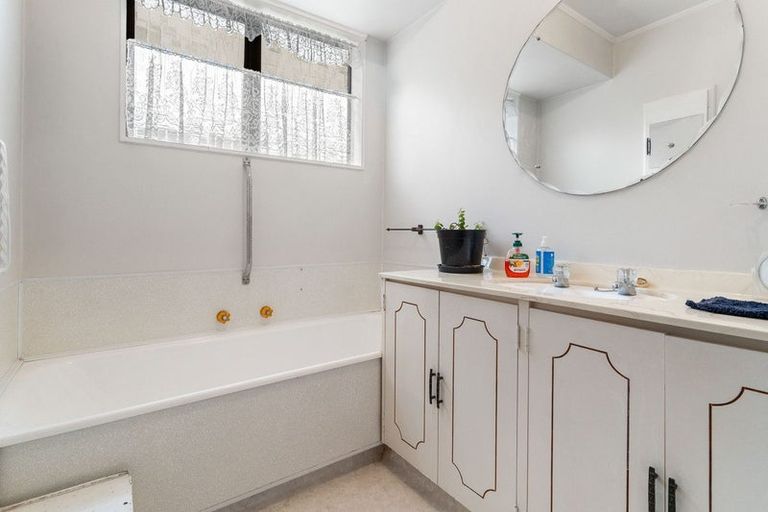 Photo of property in 32 Lowes Place, Solway, Masterton, 5810