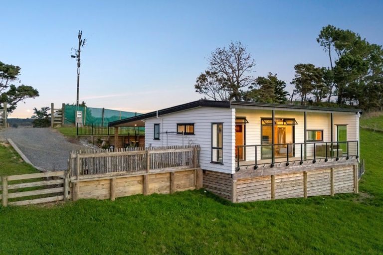 Photo of property in 86 Valley Road, Waitoki, 0871