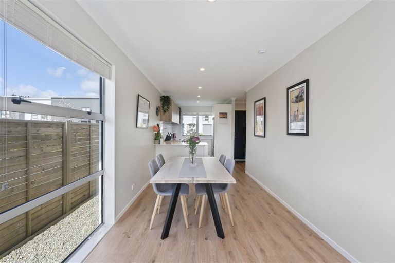 Photo of property in 2 Briddock Way, Swanson, Auckland, 0614