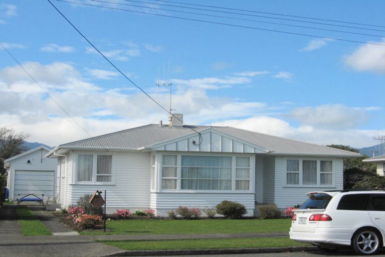 Photo of property in 18 Bartholomew Road, Levin, 5510