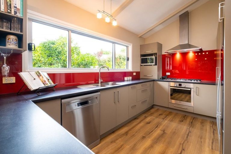 Photo of property in 40 Iona Road, Havelock North, 4130