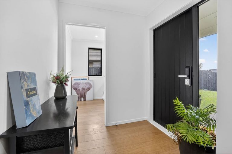 Photo of property in 4 Porokaiwhiri Avenue, Helensville, 0800