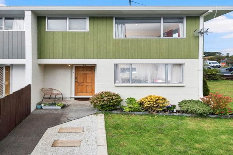 Photo of property in 1/79 West Coast Road, Glen Eden, Auckland, 0602