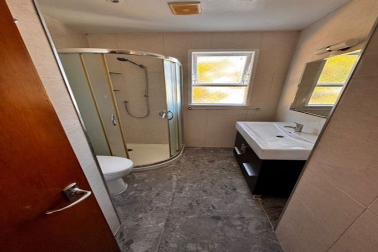 Photo of property in 75 Avonleigh Road, Green Bay, Auckland, 0604