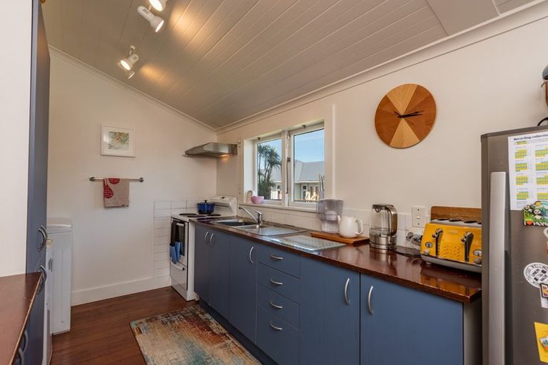 Photo of property in 99 Onepu Road, Lyall Bay, Wellington, 6022