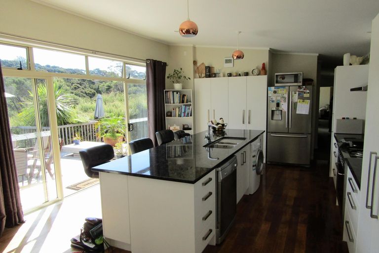 Photo of property in Apple Bnb, 3 Kaipatiki Rise, Haruru, 0204