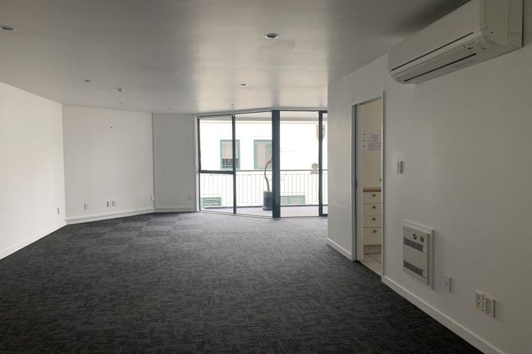 Photo of property in St James Courts, 2/77 Gloucester Street, Christchurch Central, Christchurch, 8013