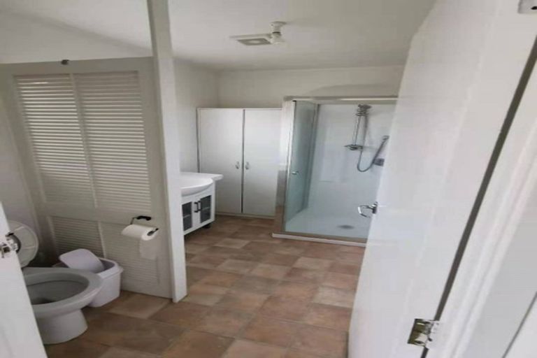 Photo of property in 2/17 Frobisher Way, Clendon Park, Auckland, 2103