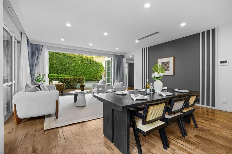 Photo of property in 4b Hilton Close, Fairview Heights, Auckland, 0632