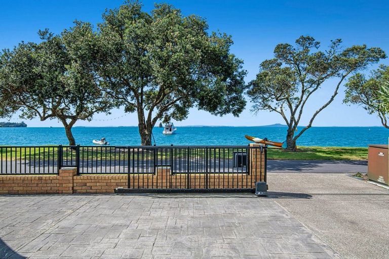 Photo of property in 20 Matakatia Parade, Matakatia, Whangaparaoa, 0930