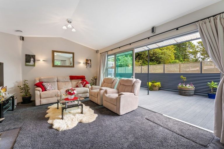 Photo of property in 108 Pinehaven Road, Pinehaven, Upper Hutt, 5019
