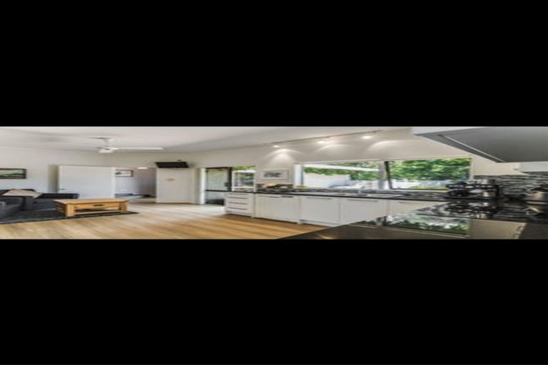 Photo of property in 30 Saddleback Rise, Murrays Bay, Auckland, 0630