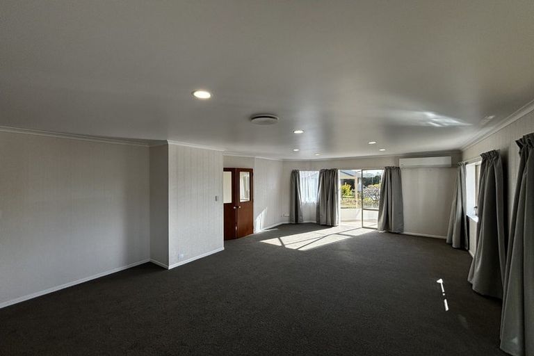 Photo of property in 1/9 Waiwera Place, Merrilands, New Plymouth, 4312