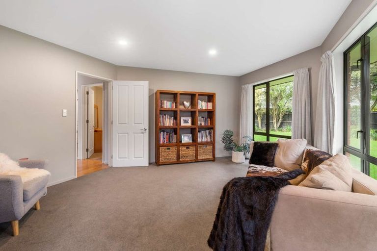 Photo of property in 17 Empress Place, Halswell, Christchurch, 8025