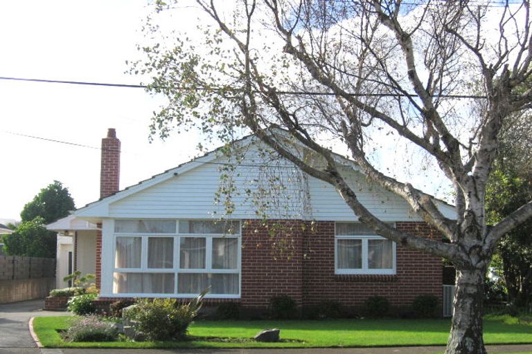 Photo of property in 25 Holyoake Crescent, Avalon, Lower Hutt, 5011