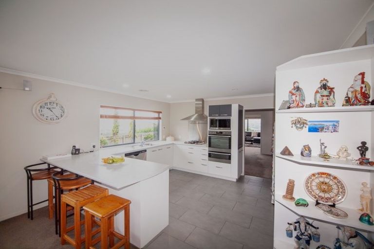 Photo of property in 61 Erlestoke Crescent, Churton Park, Wellington, 6037