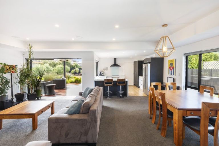 Photo of property in 17 Chipping Lane, Redwood, Christchurch, 8051