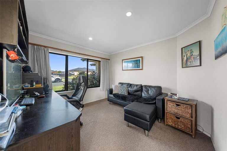 Photo of property in 33 Ruze Vida Drive, Massey, Auckland, 0614