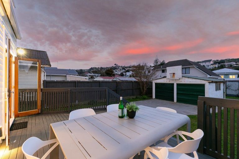 Photo of property in 255 The Parade, Island Bay, Wellington, 6023