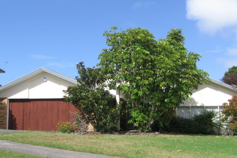 Photo of property in 26 Te Hoe Grove, Pinehill, Auckland, 0632