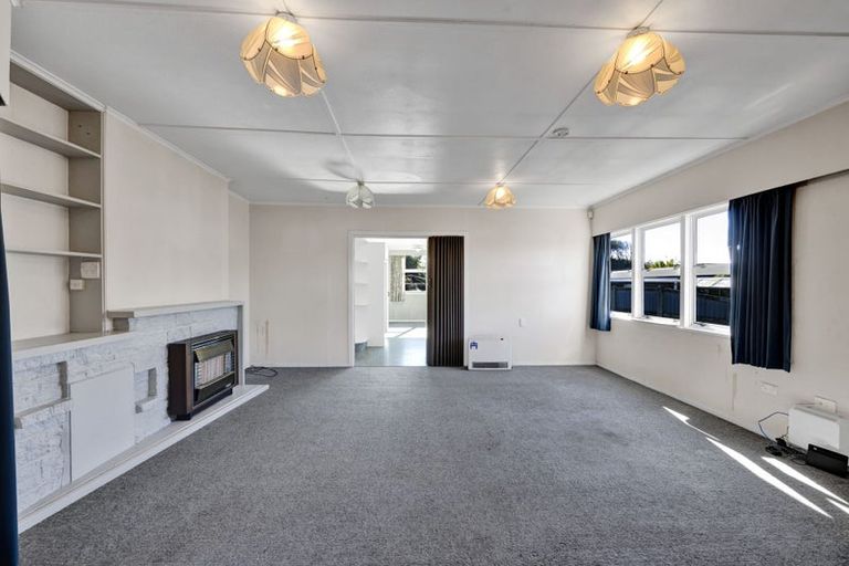 Photo of property in 124 Glover Road, Hawera, 4610