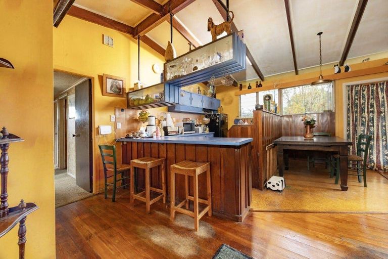 Photo of property in 31 Taipari Road, Te Atatu Peninsula, Auckland, 0610