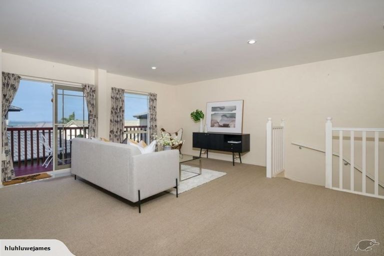 Photo of property in 143e Hobsonville Road, West Harbour, Auckland, 0618