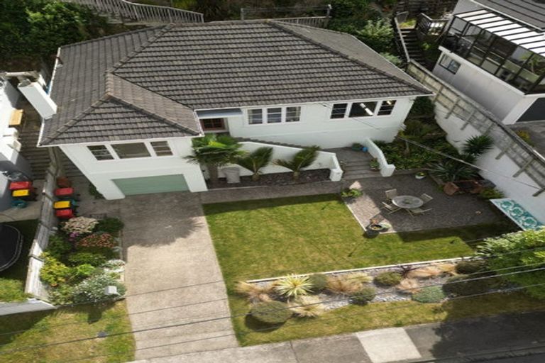 Photo of property in 9 David Crescent, Karori, Wellington, 6012