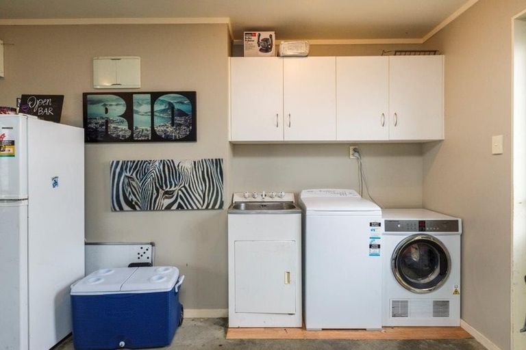 Photo of property in 3 Logan Way, Kelvin Grove, Palmerston North, 4414