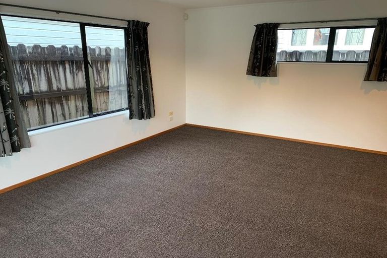 Photo of property in 350e Great South Road, Opaheke, Papakura, 2113