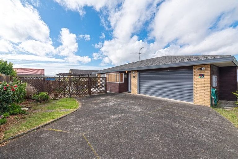 Photo of property in 2/39 Mcleod Road, Henderson, Auckland, 0612