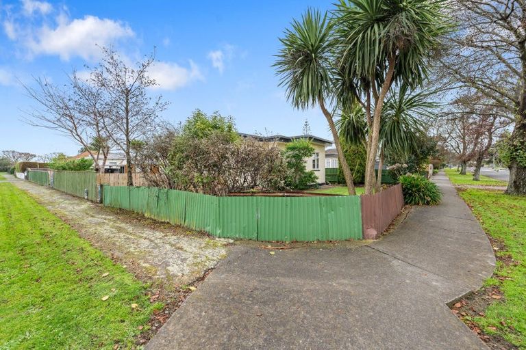 Photo of property in 2 Hobson Place, Takaro, Palmerston North, 4412