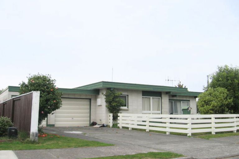 Photo of property in 19 Avondale Road, Taradale, Napier, 4112