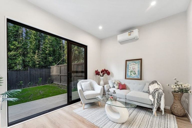 Photo of property in 15 Don Oliver Lane, Glen Eden, 0602