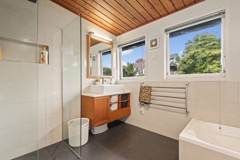 Photo of property in 9 Montgomery Terrace, Hokowhitu, Palmerston North, 4410