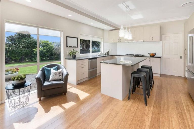 Photo of property in 5 Pintner Place, Somerville, Auckland, 2014