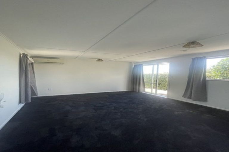 Photo of property in 1/51 Deep Creek Road, Waiake, Auckland, 0630