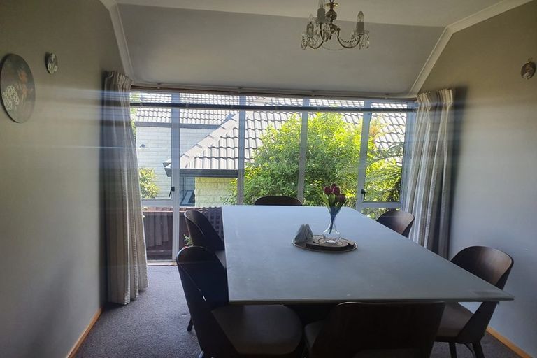 Photo of property in 4 Inglewood Place, Avonhead, Christchurch, 8042