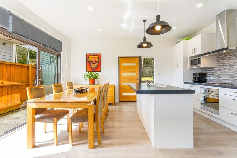 Photo of property in 15 Jelas Road, Red Beach, 0932