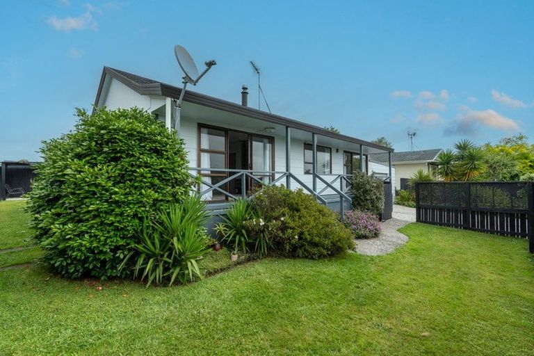 Photo of property in 2 Millar Place, Nawton, Hamilton, 3200