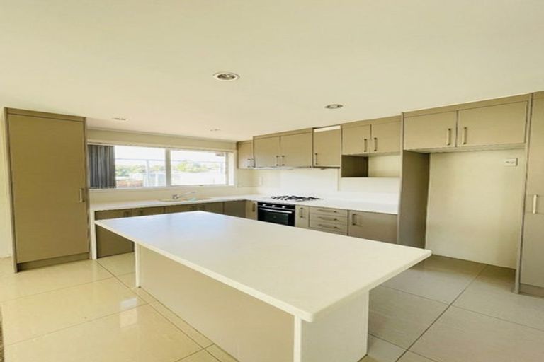 Photo of property in 16 Nan Place, Pakuranga Heights, Auckland, 2010