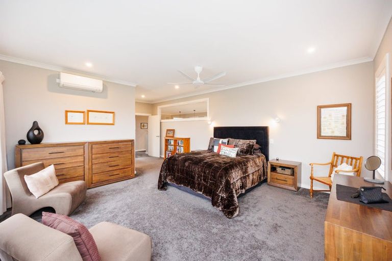 Photo of property in 10 Coutts Way, Fitzherbert, Palmerston North, 4410