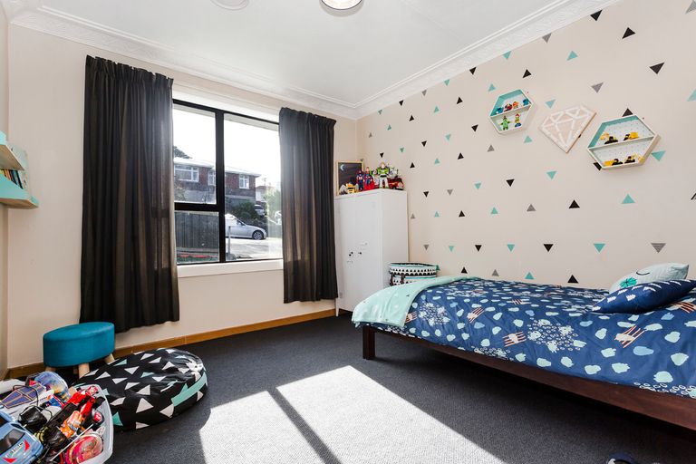 Photo of property in 33 Waldron Crescent, Green Island, Dunedin, 9018