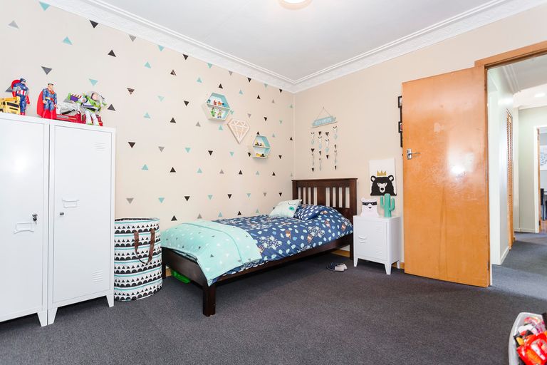 Photo of property in 33 Waldron Crescent, Green Island, Dunedin, 9018