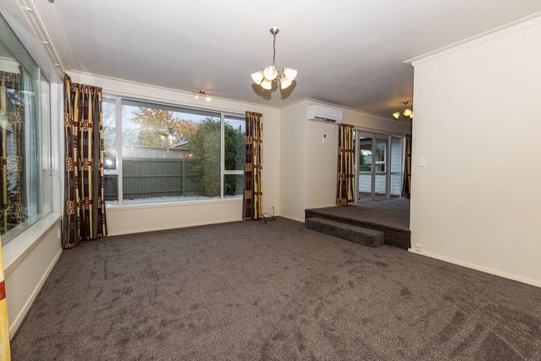 Photo of property in 21 Camelia Place, Islington, Christchurch, 8042