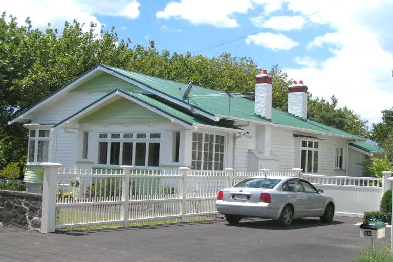 Photo of property in 17 Queen Street, Northcote Point, Auckland, 0627