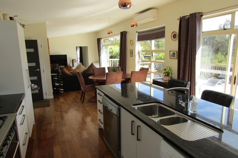 Photo of property in Apple Bnb, 3 Kaipatiki Rise, Haruru, 0204