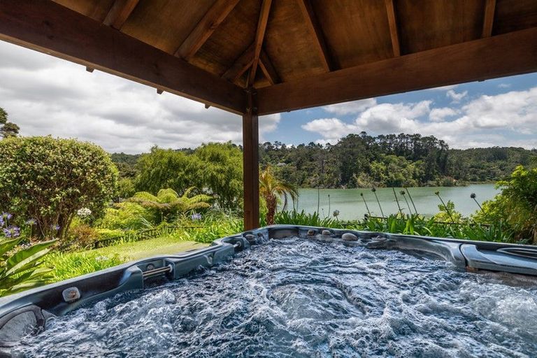 Photo of property in 14 Oscar Road, Greenhithe, Auckland, 0632